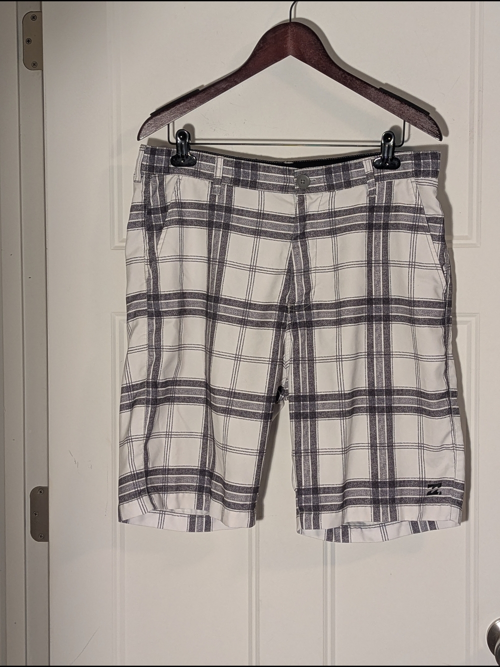 Billabong White & Gray Plaid Cargo Shorts. Size 34. Summer. Lightweight.